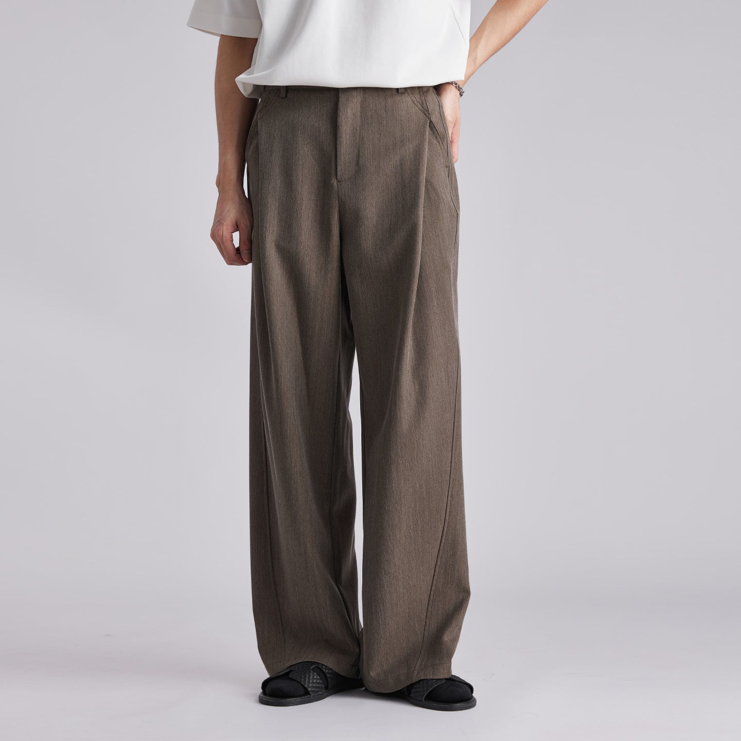 Men’s Wide-Leg Trousers
